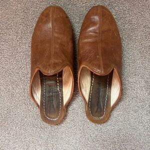 Sabah Tan Leather Slip-On Mules